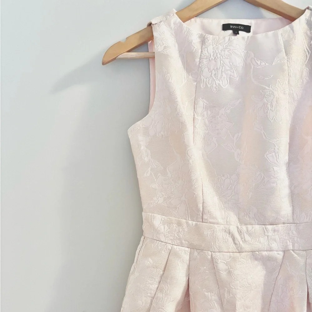 Light Pink Elegant Floral Textured Dress with pockets - Picture 4 of 12